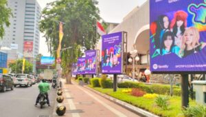 Ilustrasi-reklame-di-Jalan-Pemuda-Surabaya-2-750x375