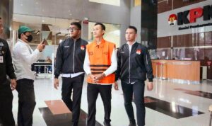 Pengembangan-Perkara,-KPK-Tahan-Tersangka-Perkara-Pemerasan-di-Lingkungan-Pemerintah-Provinsi-Riau-image_large